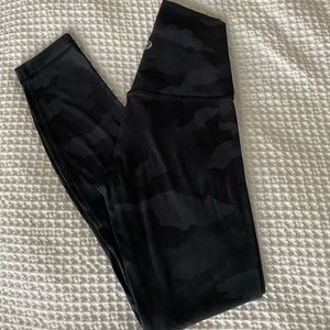 Lululemon Align size 2 Black Camo 25inch Leggings